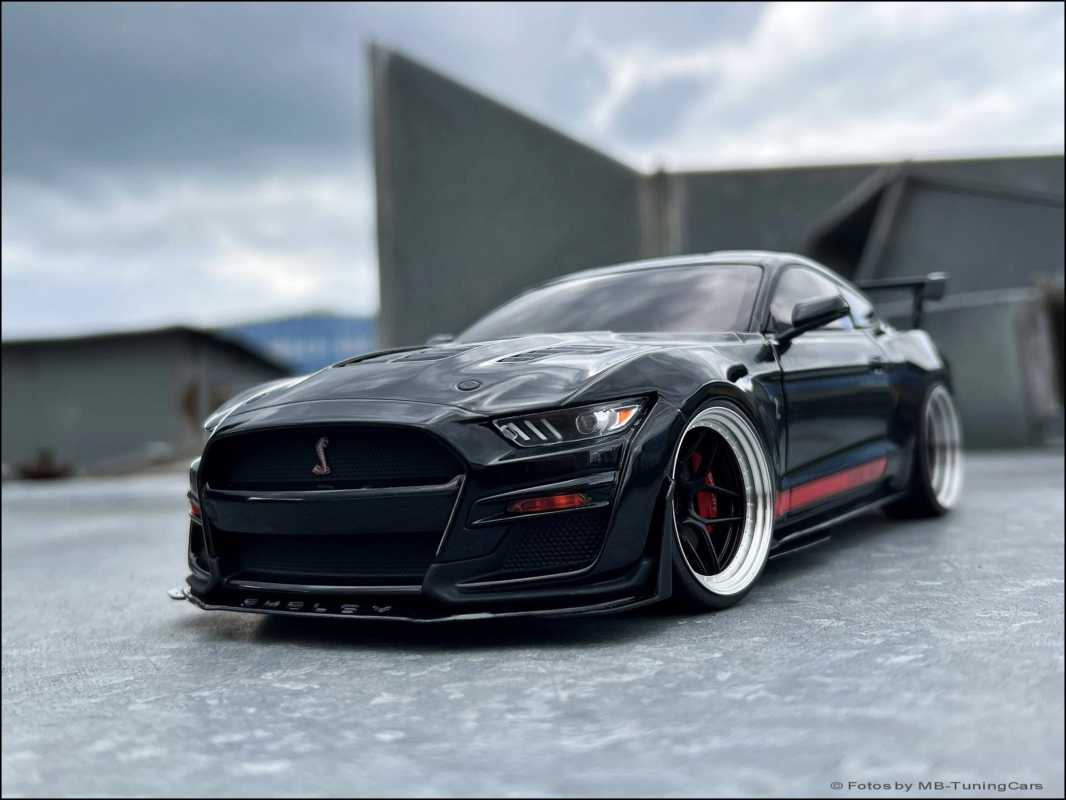 1:18 Ford Shelby GT 500 KR Black/ RED Edition inkl. OVP